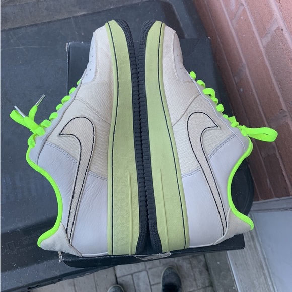 Nike Air Force One Low “Neon / Light Bone”
Size 9 - Picture 6 of 7